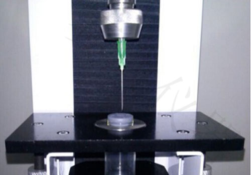 赛成MED-02医药包装性能测试仪配置穿刺力夹具测试丁基胶塞穿刺力试验过程图示 赛成MED-02医药包装性能测试仪配置穿刺力夹具测试丁基胶塞穿刺力试验过程图示